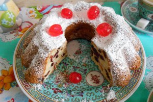 Desert guguluf din albusuri, cu merisoare