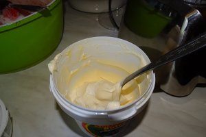 Desert inghetata (dezghetata) cu iaurt, banane si zmeura