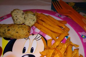 Batoane din piept de pui cu cartof dulce si morcovi