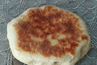 Turte cu telemea, ceapa verde si marar