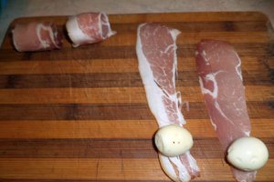 Oua de prepelita in bacon