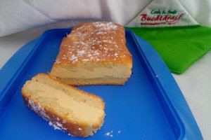 Prajitura turnata cu branza de vaci in tava de chec