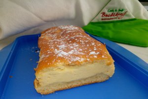 Prajitura turnata cu branza de vaci in tava de chec