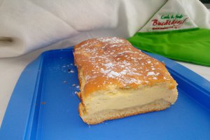 Prajitura turnata cu branza de vaci in tava de chec