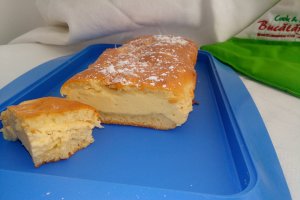 Prajitura turnata cu branza de vaci in tava de chec