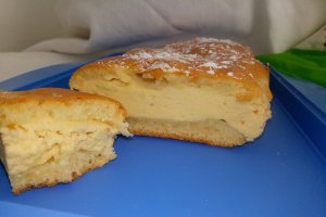 Prajitura turnata cu branza de vaci in tava de chec