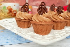 Mini-tarte cu ciocolata