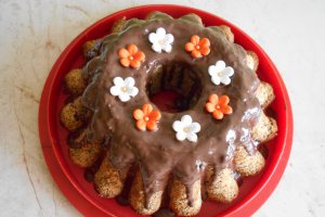 Desert guguluf din albusuri, cu mac si ciocolata