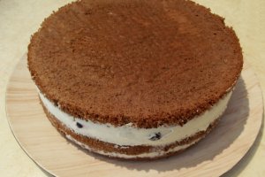 Desert tort cu crema de ciocolata alba si afine - 7 ani de bucataras