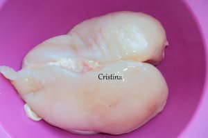 Pui cu fulgi de porumb si cartofi