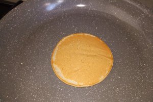 Mini-clatite cu cereale pentru bebelusi