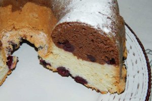 Guguluf cu cacao si visine