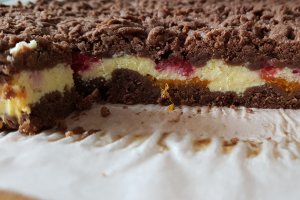 Desert prajitura cu urda, zmeura si caise