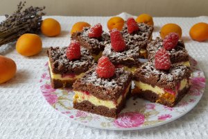 Desert prajitura cu urda, zmeura si caise
