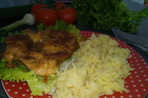 Pulpe de pui pe grill cu garnitura de orez