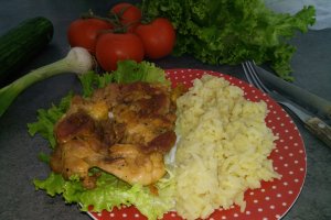 Pulpe de pui pe grill cu garnitura de orez