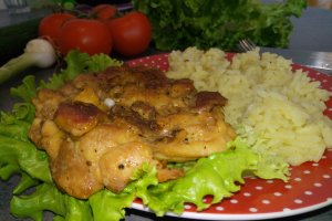 Pulpe de pui pe grill cu garnitura de orez