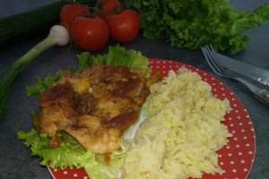 Pulpe de pui pe grill cu garnitura de orez