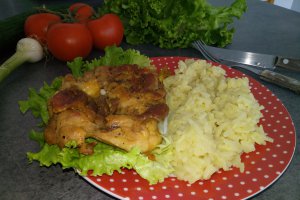 Pulpe de pui pe grill cu garnitura de orez