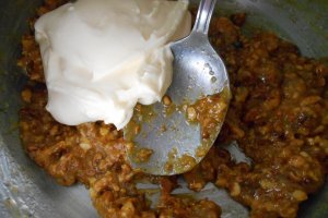 Desert inghetata de vanilie, cu alune de padure