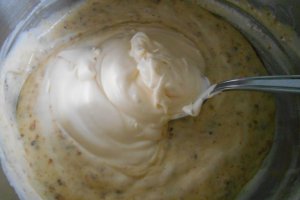 Desert inghetata de vanilie, cu alune de padure