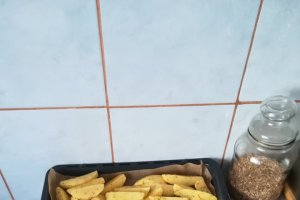 Pulpe de pui cu cartofi la cuptor