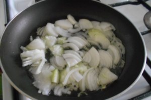 Pulpe de pui la gratar cu varza murata, calita