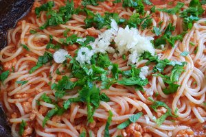 Spaghete cu carne tocata si sos de rosii
