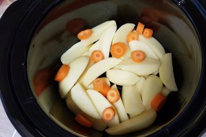 Pulpe de curcan cu legume, la slow cooker Crock-Pot