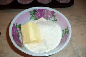 Briose cu fructe de padure si ciocolata alba