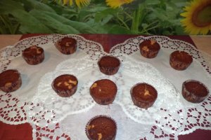 Briose cu fructe de padure si ciocolata alba