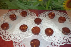 Briose cu fructe de padure si ciocolata alba