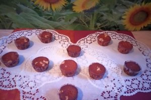 Briose cu fructe de padure si ciocolata alba