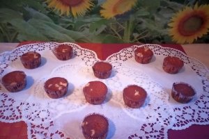 Briose cu fructe de padure si ciocolata alba
