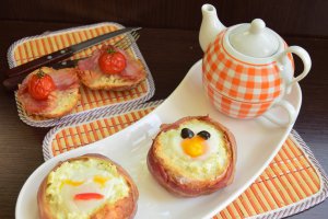 Oua la cuptor, in chifle cu branza si dovlecel