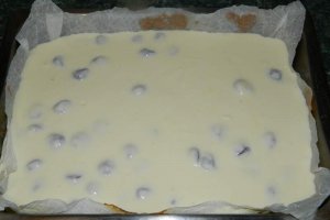 Prajitura turnata cu branza si visine