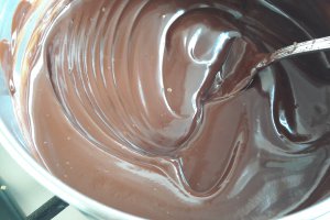 Prajitura cu crema de ciocolata si zmeura
