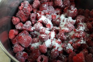 Prajitura cu crema de ciocolata si zmeura