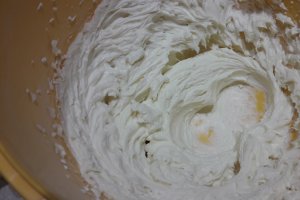 Prajitura cu crema de ciocolata si zmeura