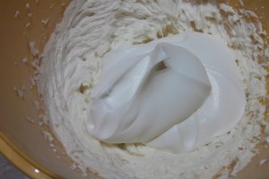Prajitura cu crema de ciocolata si zmeura