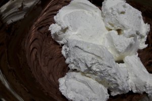 Prajitura cu crema de ciocolata si zmeura