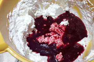 Prajitura cu crema de ciocolata si zmeura