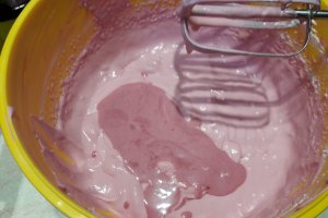 Prajitura cu crema de ciocolata si zmeura