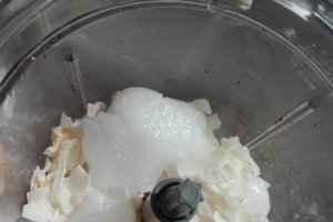 Desert bomboane cu nuca de cocos, curmale si ciocolata fara zahar