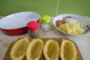 Cartofi la cuptor cu salata de varza murata