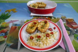 Cartofi la cuptor cu salata de varza murata