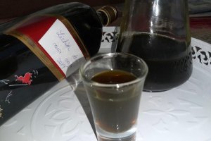 Lichior de nuci verzi