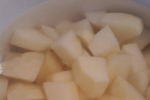 Piure de cartofi cu cotlet de porc umplut cu carne tocata