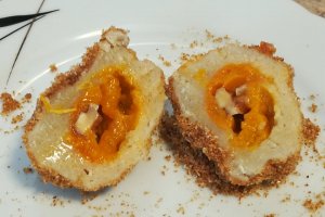 Desert galuste cu caise si miez de nuca