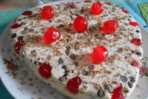 Desert tort inimioara, din inghetata de vanilie si ciocolata - Reteta nr. 600